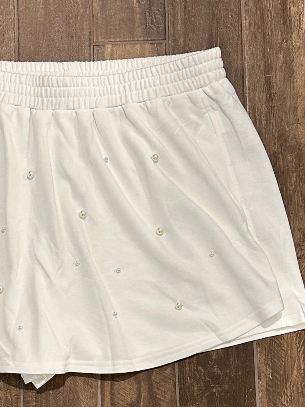 Women's White Skort Skirt Elastic Waist With Faux Pearl Detail NWOT SIZE XXL